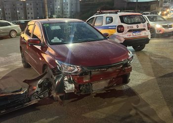 Acidente entre carro e moto deixa mulher em estado grave no Sul de Minas