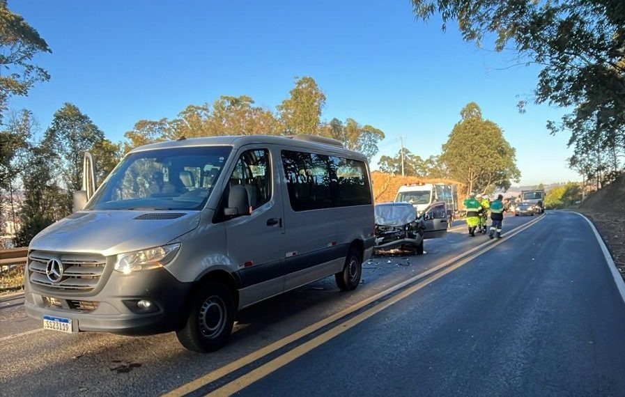 Acidente é registrado na rodovia do Contorno em Poços na manhã desta segunda (11)