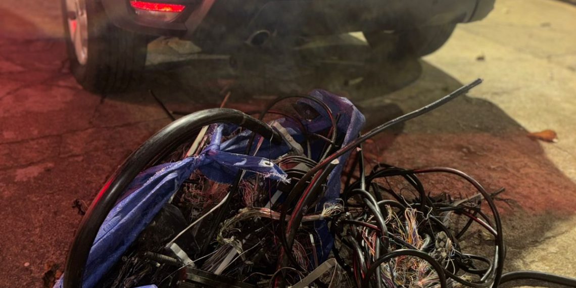 Dupla é presa após furtar fios de cobre de empresa de telecomunicações em Poços