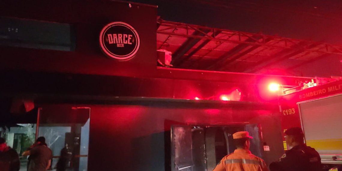 VÍDEO: Veja o momento em que homem ateia fogo em casa de shows no Sul de Minas