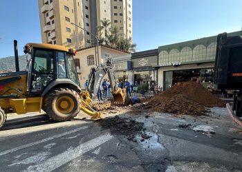 DMAE realiza obras na rua Junqueiras em Poços