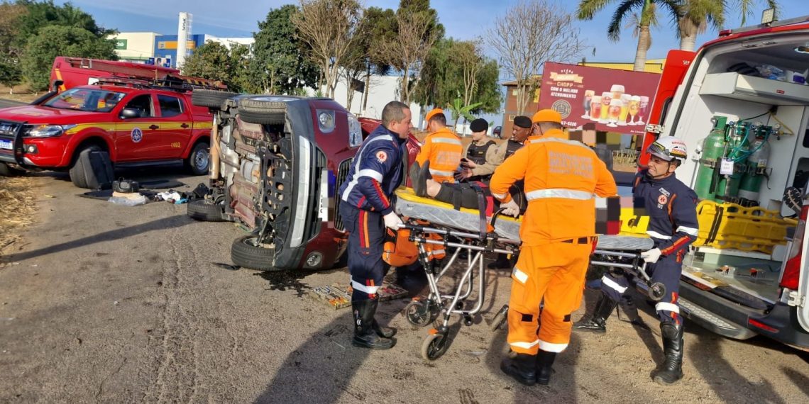 Acidente entre dois veículos deixa feridos em rodovia na região