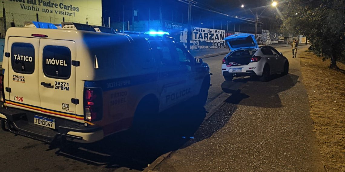 Presos após perseguição e tiroteio com a polícia em Poços são irmãos e pularam muro de arrimo de 7 metros para tentar fugir