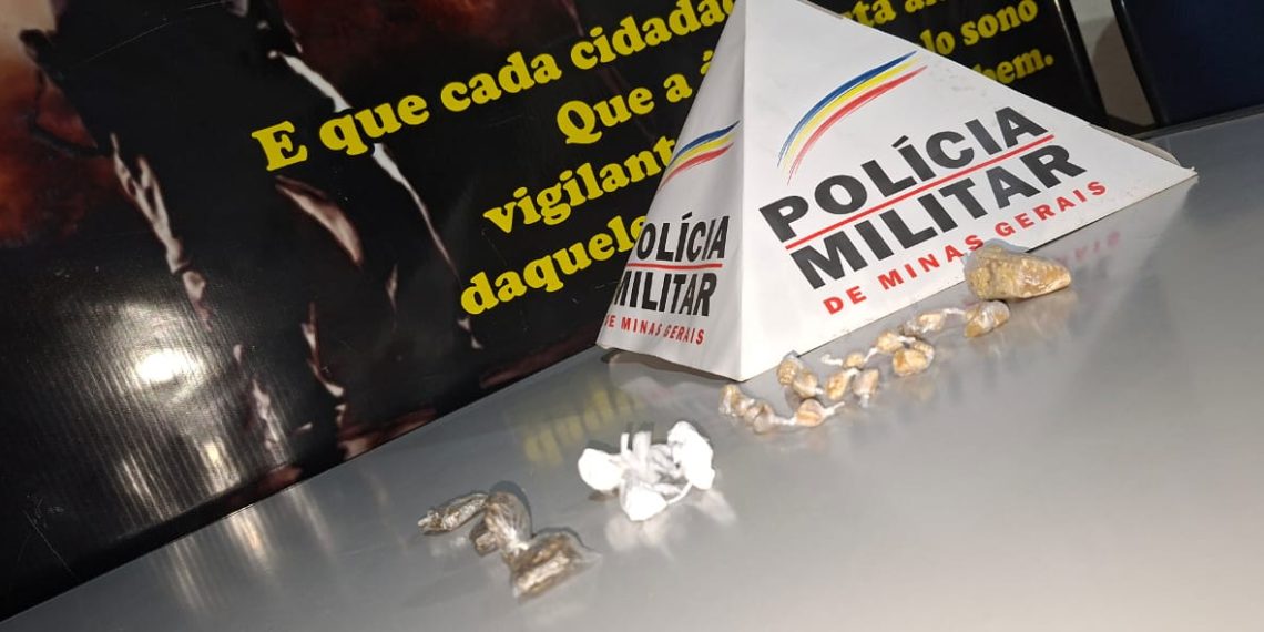 Jovem é preso por tráfico de drogas no bairro Jardim Esperança, em Poços