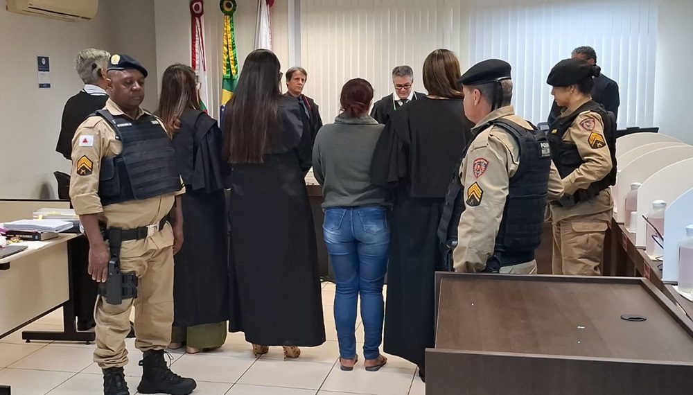 Mulher que matou o companheiro e concretou o corpo debaixo da cama é condenada em MG