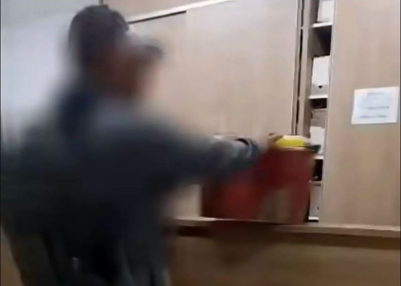 VÍDEO: homem provoca tumulto em UBS Regional de Poços