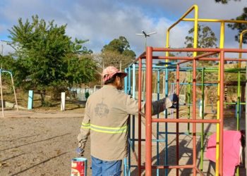 Secretaria de Serviços Públicos realiza manutenção em parquinhos infantis de Poços