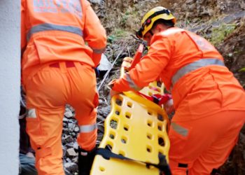 Homem fica ferido após cair de barranco em Poços de Caldas