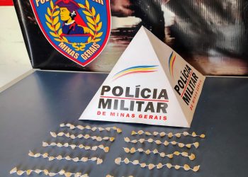 Morador denuncia esconderijo e PM apreende 100 pedras de crack; autor foi preso