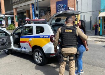 Suspeita de integrar grupo de furtos em estabelecimentos é presa em Poços