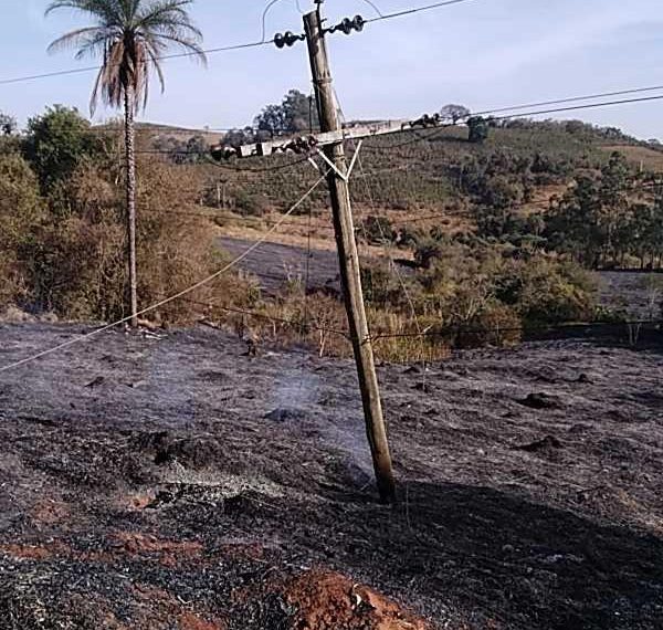 Queimada danifica rede elétrica e afeta fornecimento de energia em Poços de Caldas