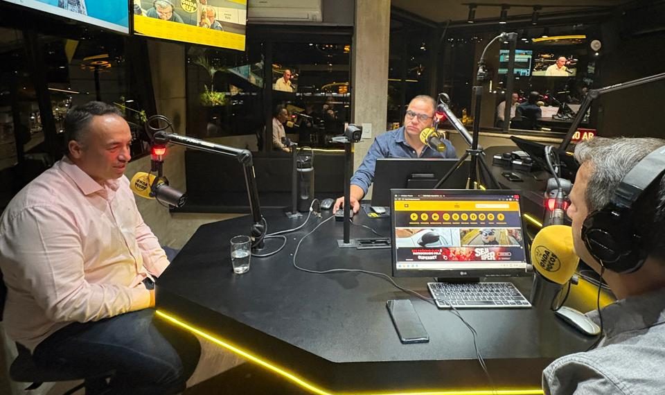 Dr. Januzzi expõe dívidas e suspeitas de fraude deixadas pela antiga gestão da Saúde