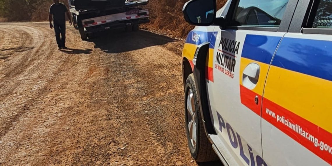 PM recupera carro furtado em área rural de Poços de Caldas