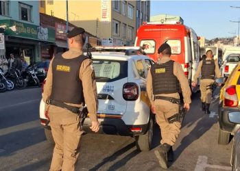 Confusão no centro de Poços termina com homem detido