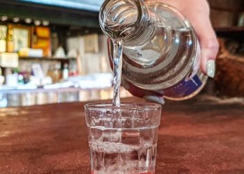 Governo de Minas sanciona lei que vai facilitar a produção de cachaça e aguardente de cana no estado