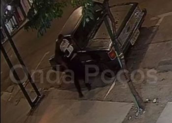 VÍDEO: carro é furtado no centro de Poços de Caldas