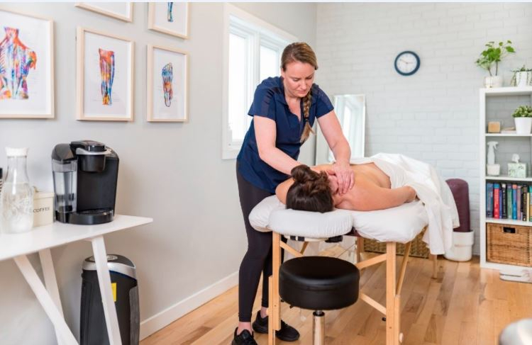 Massagens sensuais conquistam mineiros e aquecem mercado de terapias alternativas