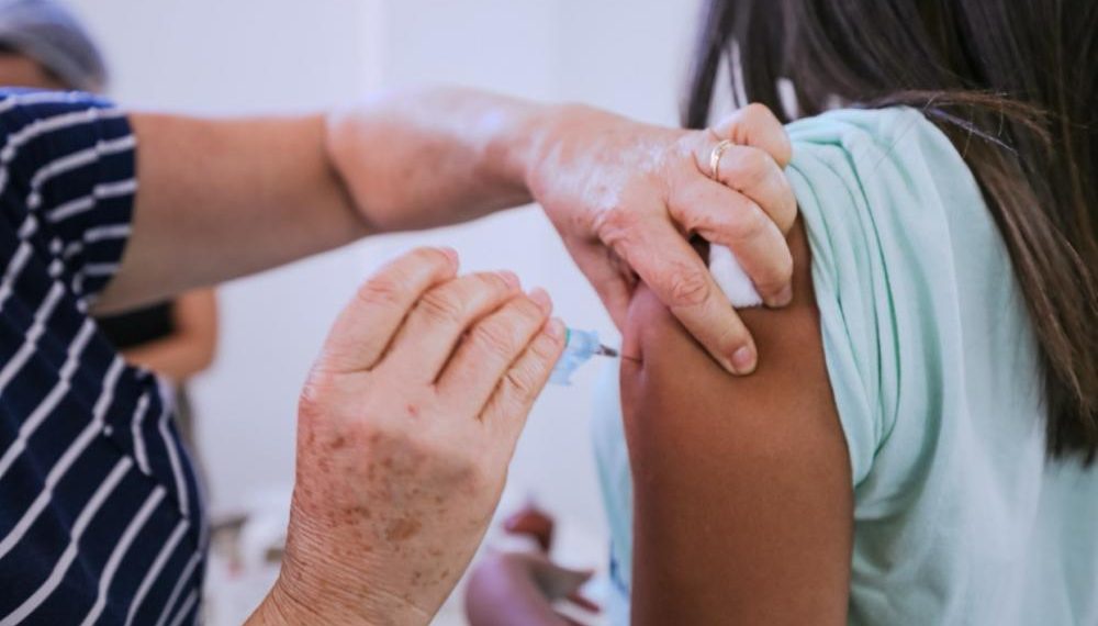 Vacinação contra dengue é ampliada em Poços; confira