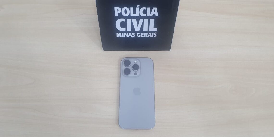 Mulher tem celular furtado pelo amigo; autor e o filho responderão criminalmente