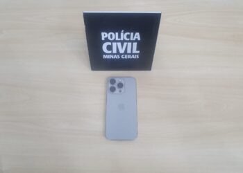 Mulher tem celular furtado pelo amigo; autor e o filho responderão criminalmente