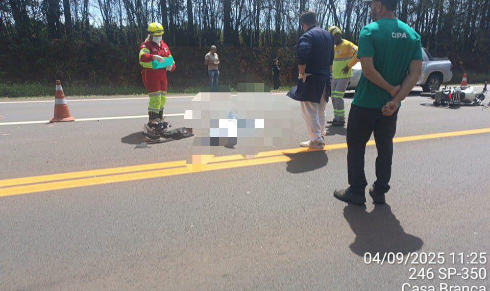 Motociclista morre atropelado por caminhão após cair na SP-350