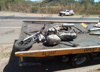 Homem morre e mulher fica ferida em acidente de moto na SP-342