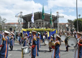 Poços celebra 7 de setembro com 40 agremiações; TV Poços transmite ao vivo
