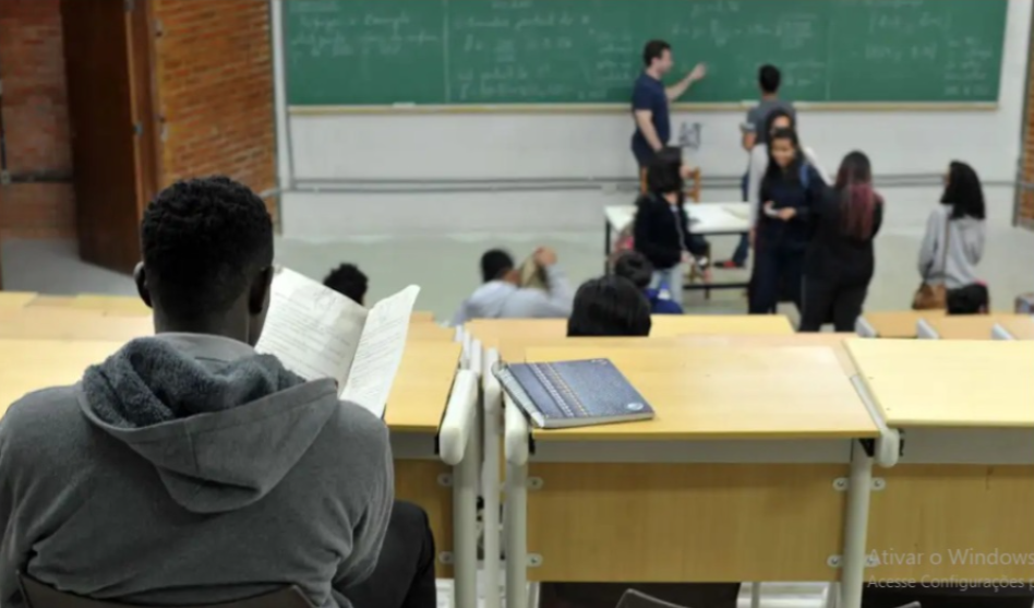 MEC oferta 7,8 mil vagas de pós-graduação gratuita para professores