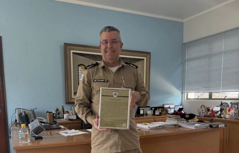 Comandante da 18ª RPM recebe homenagem pelos 30 anos de serviço