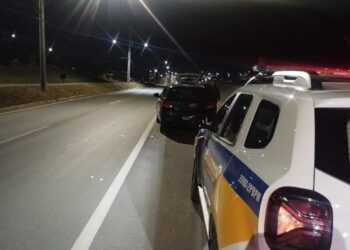 Veículo é recuperado pela PM em Poços; menor é apreendido e mulher presa por apropriação indébita