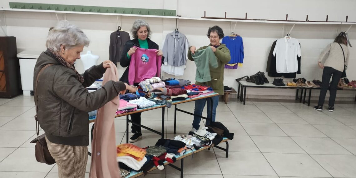 Associação Deus e Caridade promove bazar beneficente para manutenção de projetos sociais