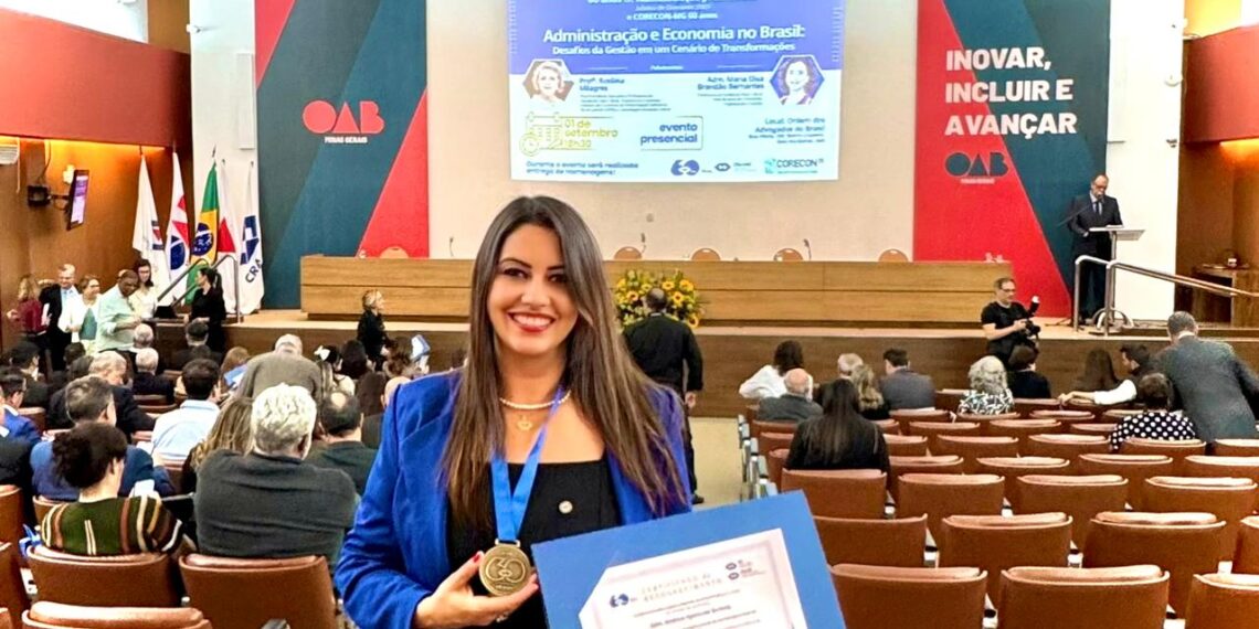 Poços-caldense é homenageada pelo CRA-MG em celebração aos 60 anos da profissão de Administração