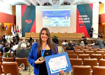 Poços-caldense é homenageada pelo CRA-MG em celebração aos 60 anos da profissão de Administração