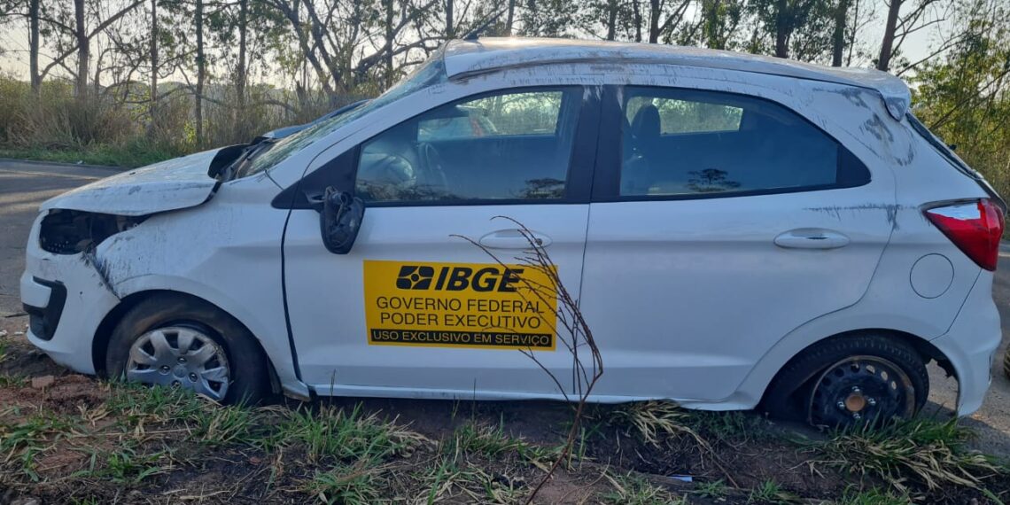 Acidente envolvendo veículo oficial do IBGE deixa mulher gravemente ferida