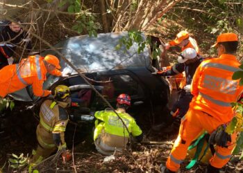 Acidente entre carro e caminhão deixa mulher ferida na manhã desta quarta (10)