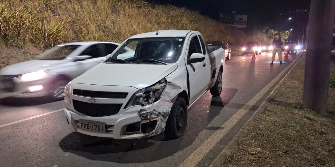 Dois acidentes são registrados na Avenida Edmundo Cardilo em Poços