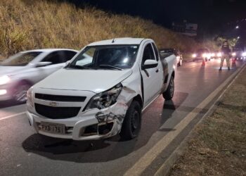 Dois acidentes são registrados na Avenida Edmundo Cardilo em Poços