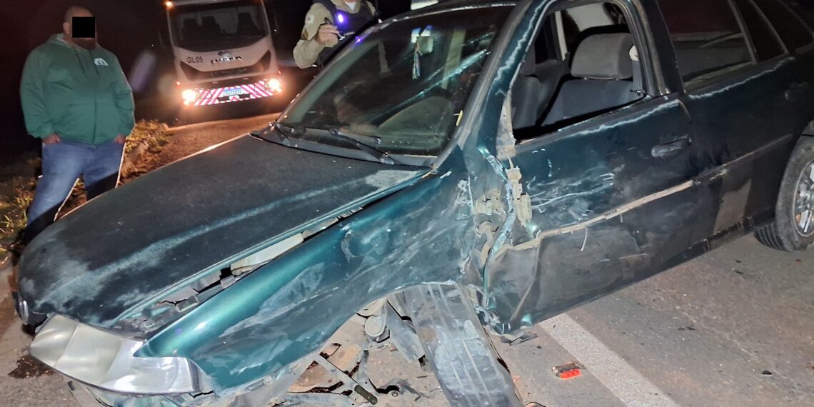 Acidente deixa uma pessoa ferida em Poços de Caldas; um condutor fugiu do local