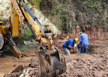 Empresa rompe tubulação e moradores da zona sul ficam sem água em Poços de Caldas