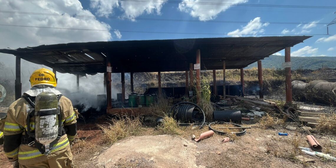 Homem é preso após provocar incêndio de grandes proporções em Poços de Caldas