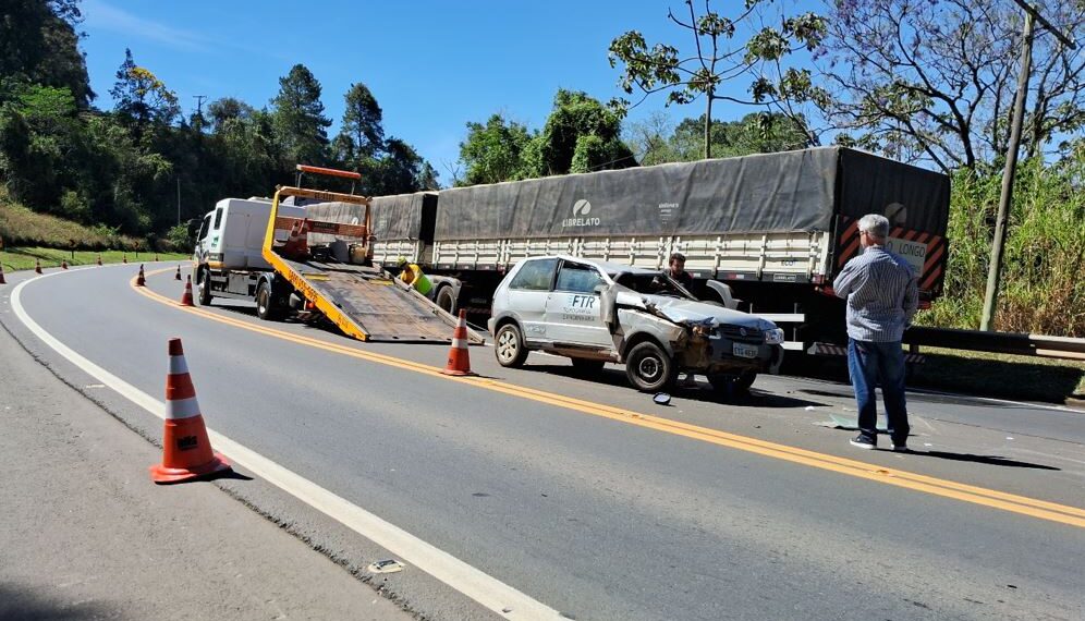 Homem fica ferido em capotamento entre Poços de Caldas e Águas da Prata-SP