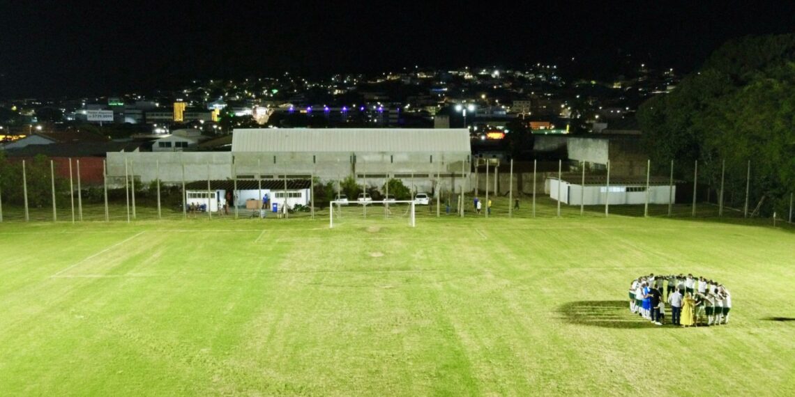 Poços anuncia obras em estádios e quadras por meio de parceria com parceria com empresas