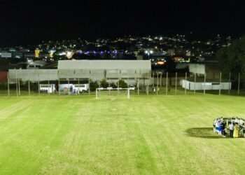 Poços anuncia obras em estádios e quadras por meio de parceria com parceria com empresas