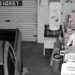 VÍDEO: Criminosos invadem pet shop e furtam bolsa na zona leste de Poços de Caldas