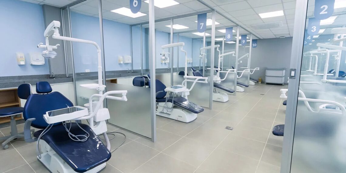 Clínica de Odontologia da PUC Minas oferece atendimentos gratuitos à população de Poços e região