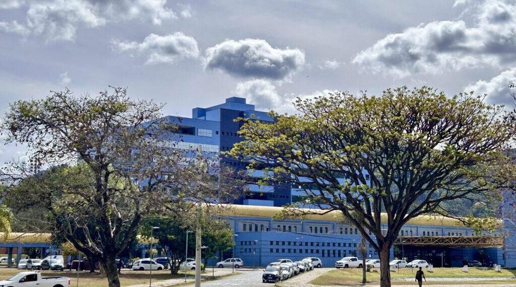 Novas nomeações de servidores habilitados no concurso reforçam efetivo em mais 10 cargos da Prefeitura de Poços