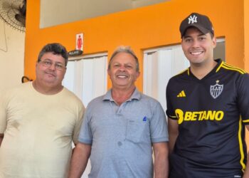 VÍDEO: PM salva homem engasgado em restaurante de Cabo Verde