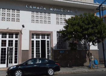 Após reunião com secretários, vereadores optam por retirar requerimento que criava CPI do Fundeb em Poços