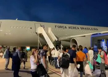 Valadares terá debate sobre deportados 