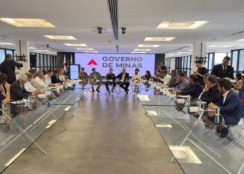 Nova Diretoria da AMM entrega demandas dos municípios em reunião com governador 